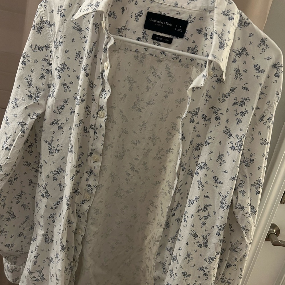 Abercrombie & Fitch blue floral button up